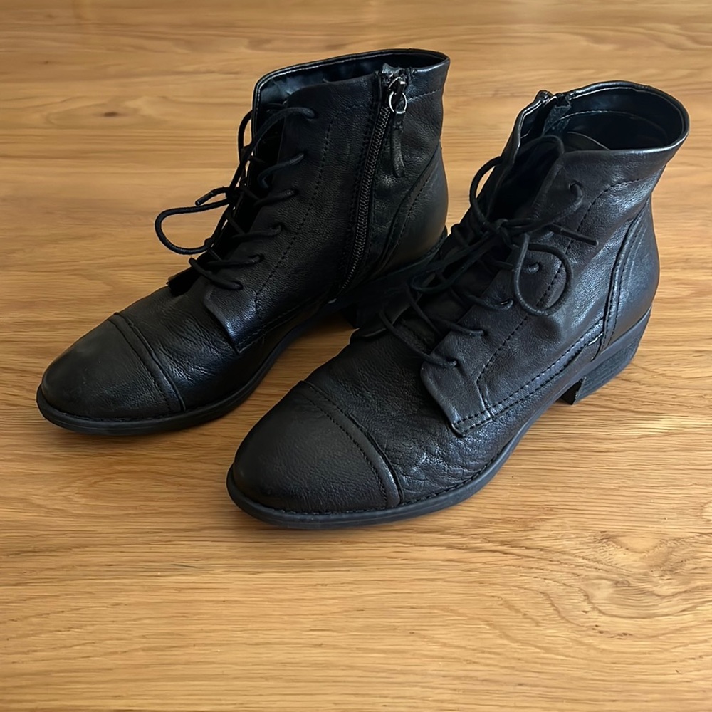 Black Soft Leather Comfortiva Zip Up Laced Ankle Boots, Size 7